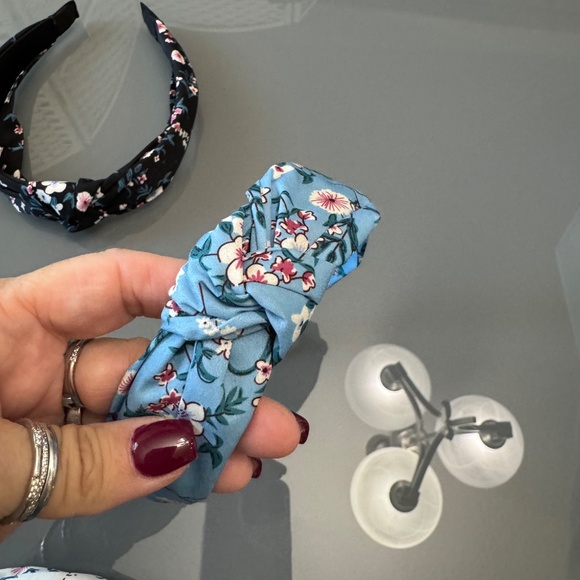 A lot of 4, custom, handmade, floral print headbands (purchased from Etsy) - Picture 9 of 15